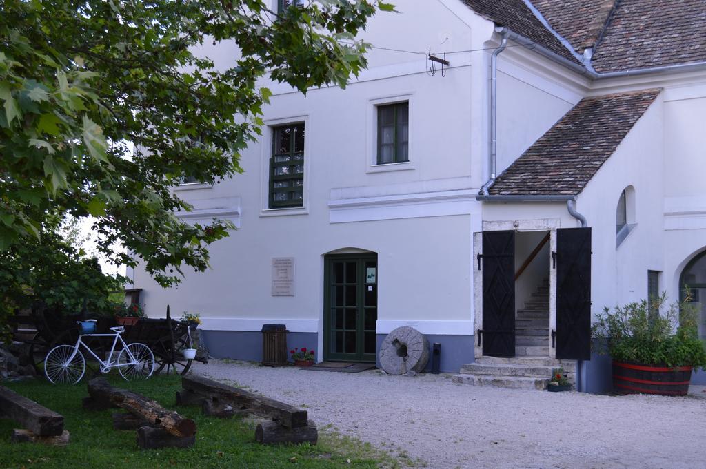 Gasthof Edvy Malom Fogado Barokk Udvarhaz
